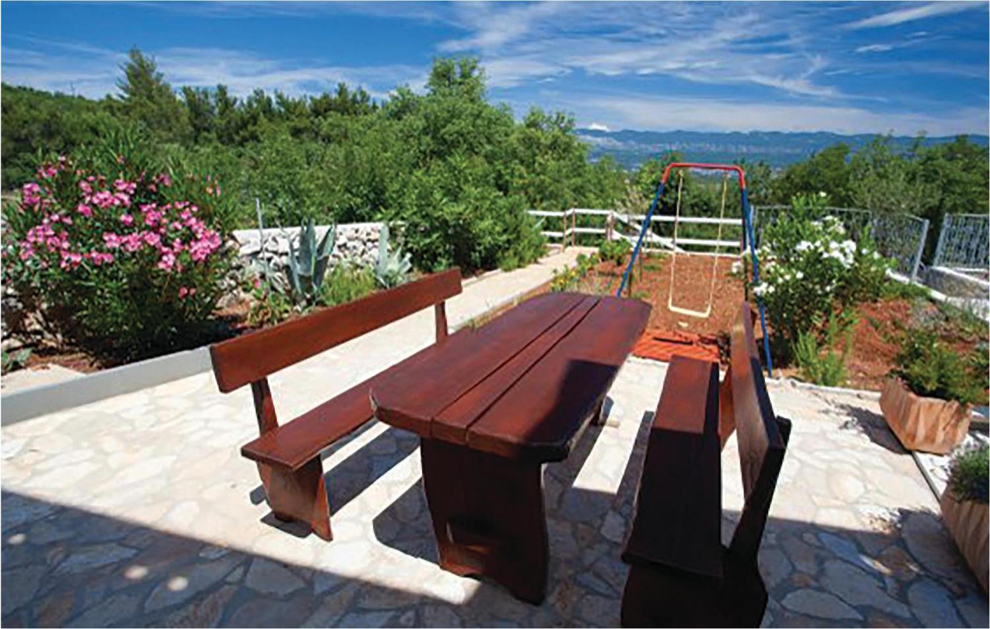 1 Bedroom Beautiful Apartment In Malinska Luaran gambar