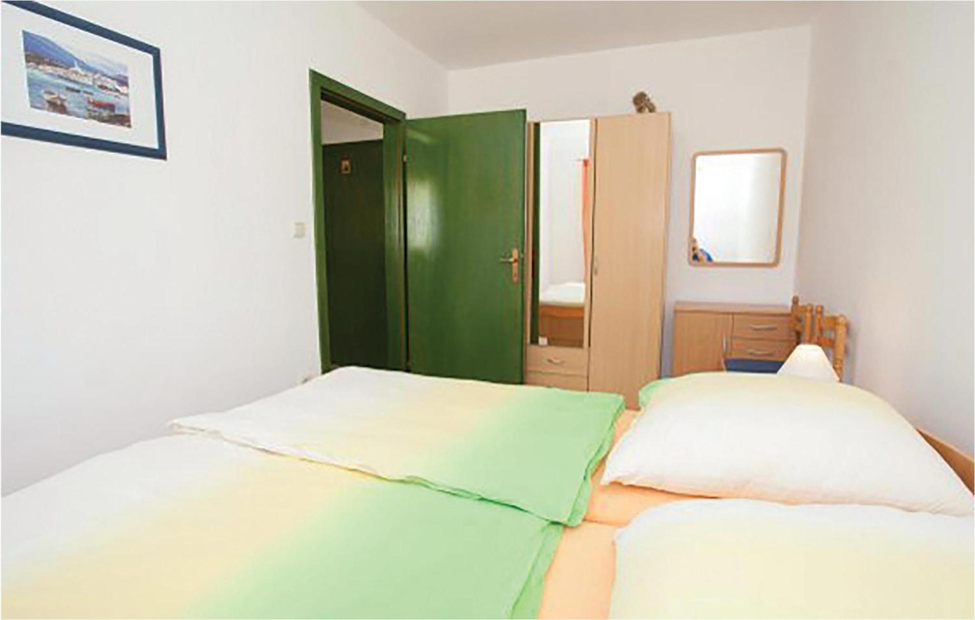 1 Bedroom Beautiful Apartment In Malinska Luaran gambar