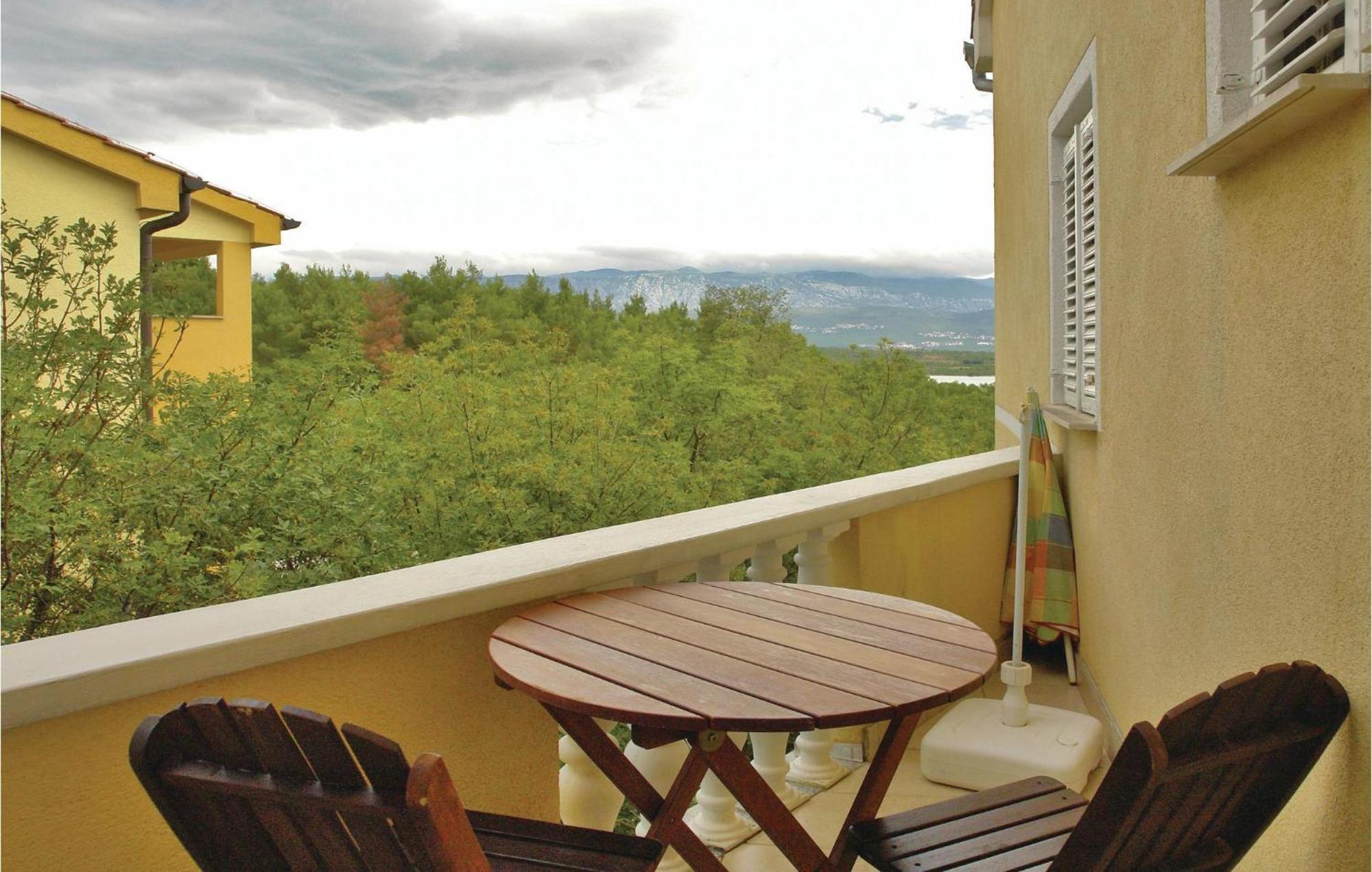 1 Bedroom Beautiful Apartment In Malinska Luaran gambar