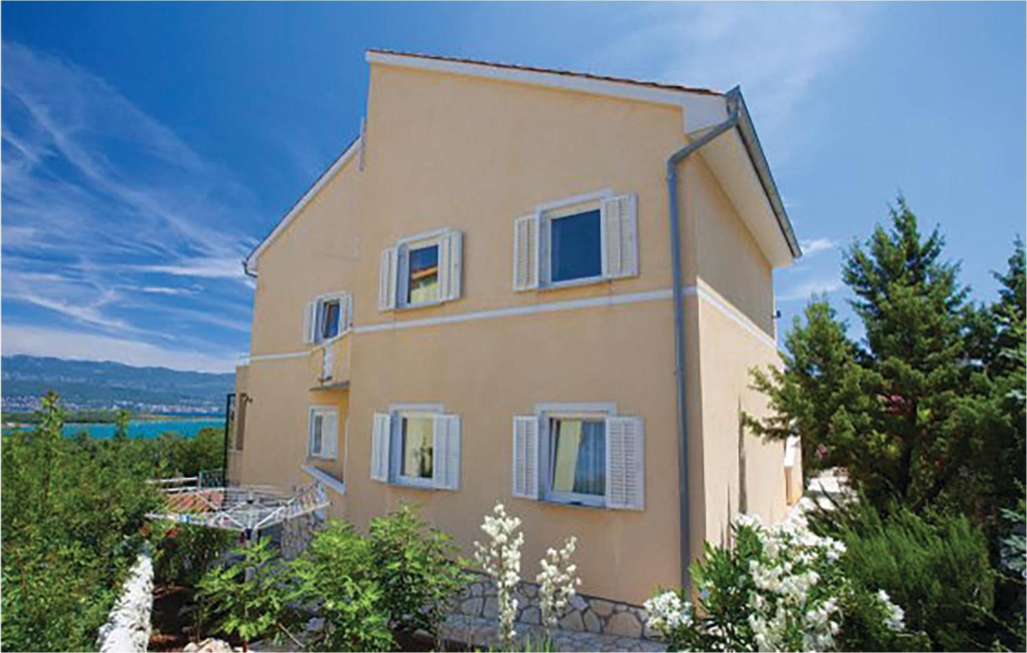 1 Bedroom Beautiful Apartment In Malinska Luaran gambar