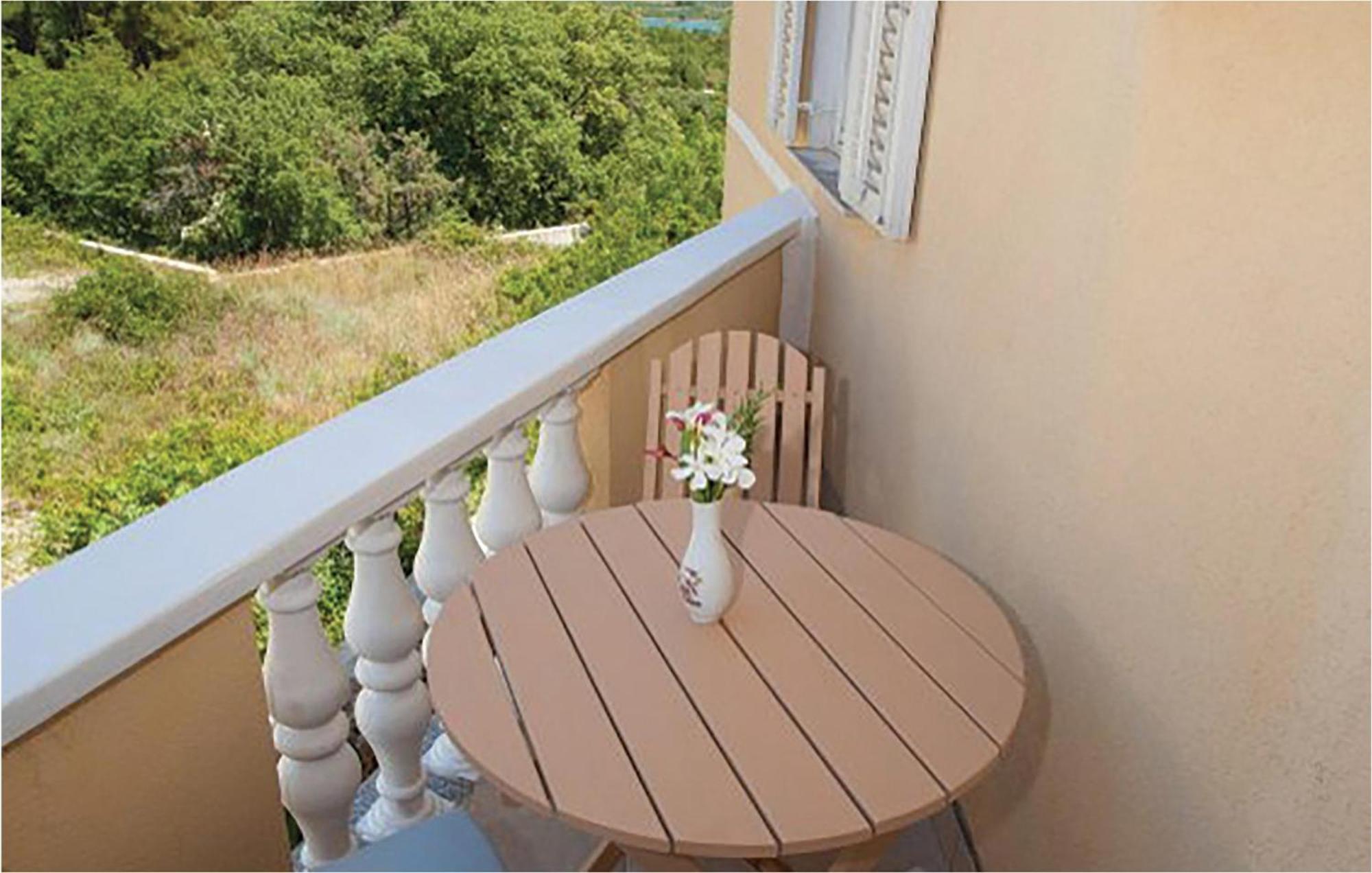 1 Bedroom Beautiful Apartment In Malinska Luaran gambar