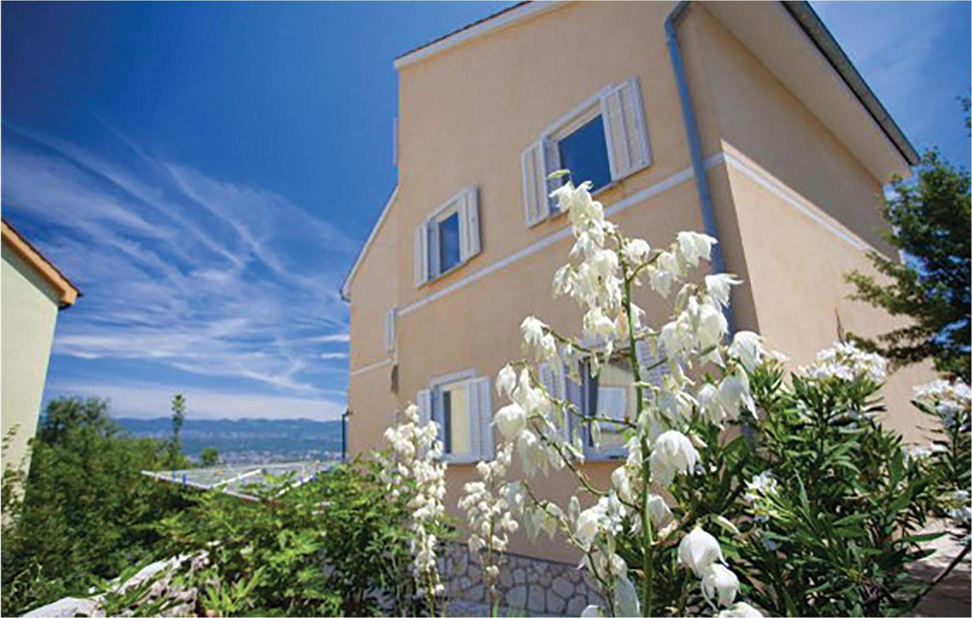 1 Bedroom Beautiful Apartment In Malinska Luaran gambar